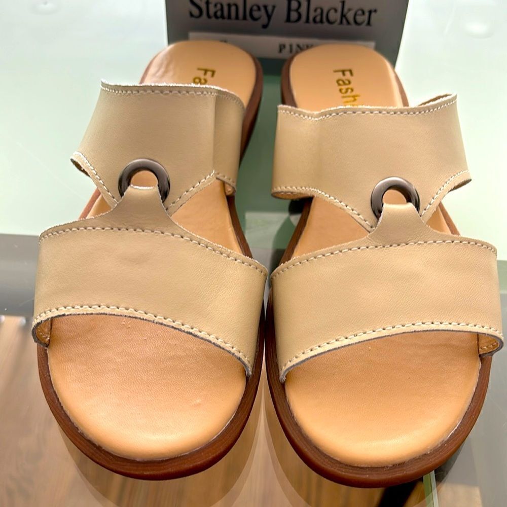 Stanley blacker fashion sandals new 6m cream tan
